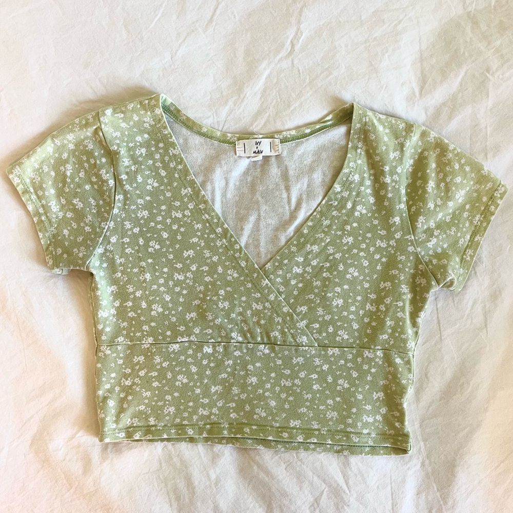 Ivy+Main Floral Crop Top